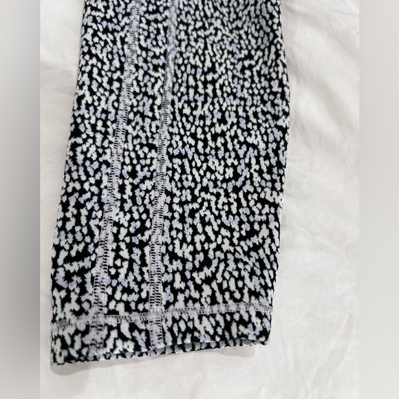 Athleta Ultimate Stash leggings - Picture 5 of 13